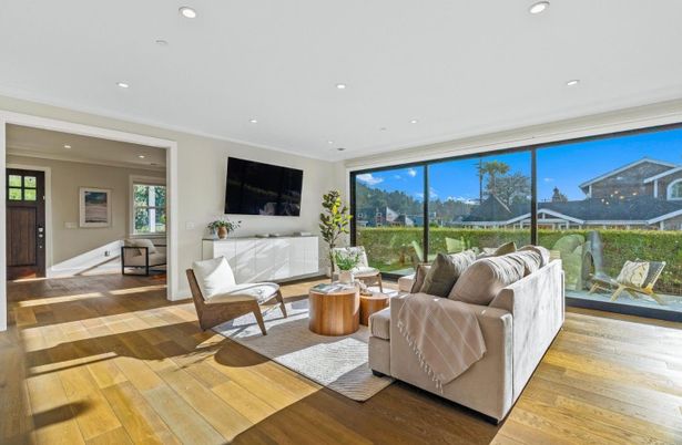 Interior, Living room, Recessed Lighting, Wood Texture Flooring