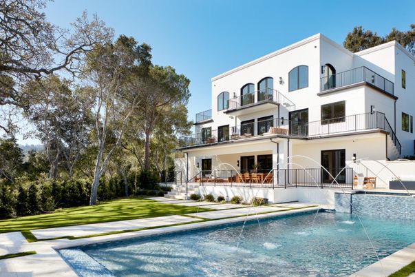 Exterior, Facade, Pool, Modern