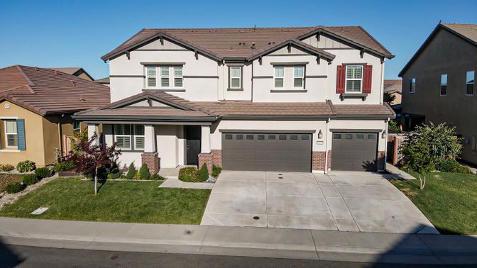 Attached, Exterior, Facade, Farmhouse