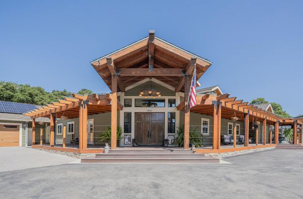 Exterior, Facade, Log Home
