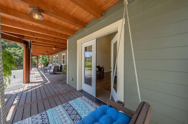 Exterior, Wooden Beams