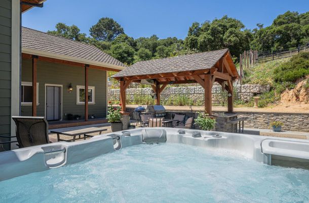 Exterior, Hot Tub