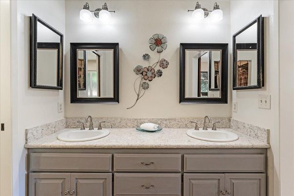 Bathroom, Dual Sink Vanities, Interior
