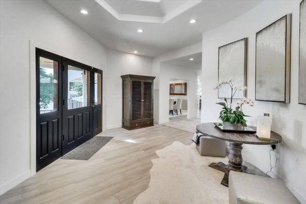 Interior, Recessed Lighting, Wood Texture Flooring