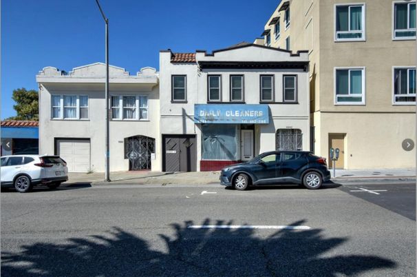 Attached, Exterior, Facade, Rowhouse