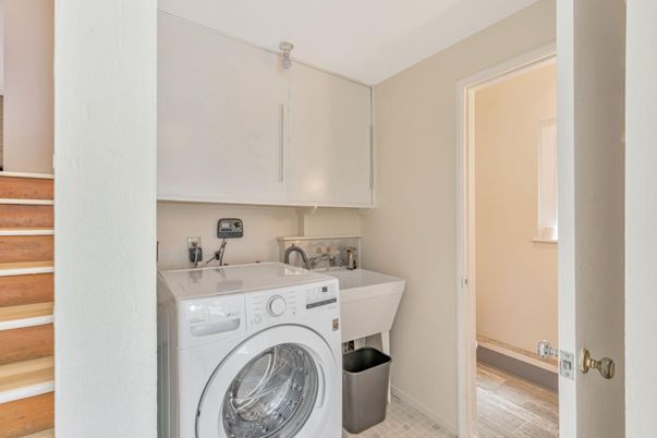 Interior, Washer, Wood Texture Flooring