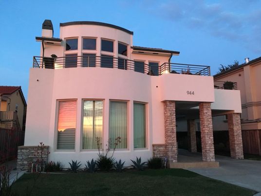 Exterior, Facade, Modern