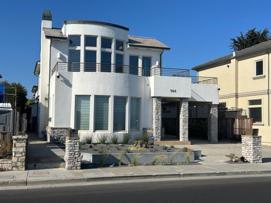 Exterior, Facade, Modern