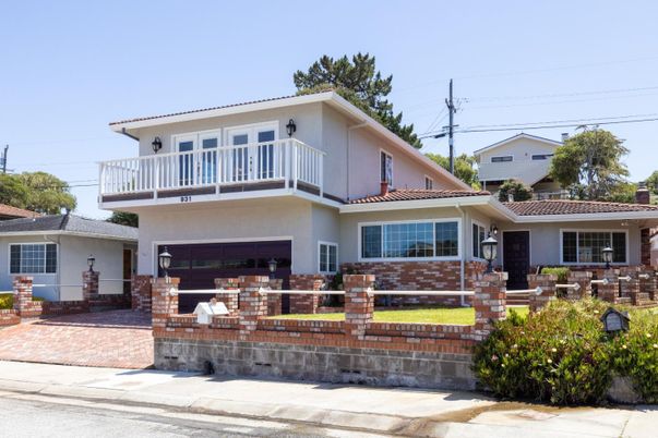 Attached, Exterior, Facade, Mediterranean