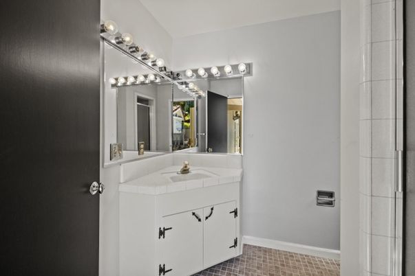 Bathroom, Interior, Tile Countertops