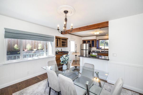 Chandelier, Dining room, Interior, Kitchen, Stainless Steel Appliances, Wood Texture Flooring