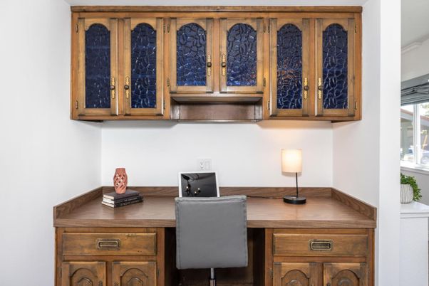 Home Office, Interior