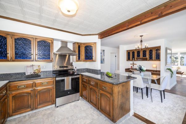 Chandelier, Dining room, Interior, Kitchen, Pendant Lights, Stainless Steel Appliances