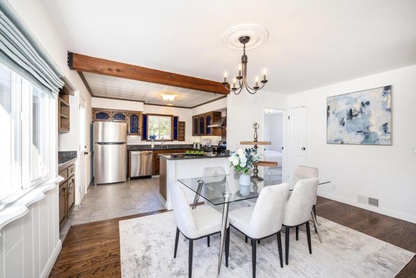 Chandelier, Dining room, Interior, Kitchen, Stainless Steel Appliances, Wooden Beams, Wood Texture Flooring