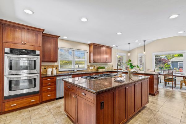 Dining room, Interior, Kitchen, Pendant Lights, Recessed Lighting, Stainless Steel Appliances