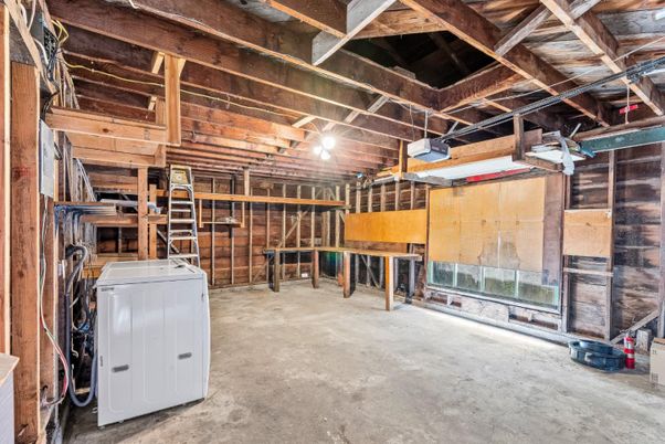 Interior, Washer, Wooden Beams, Wooden Walls