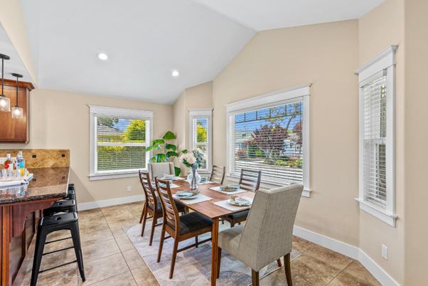 Dining room, Interior, Pendant Lights, Recessed Lighting