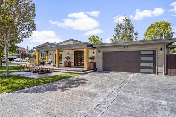 Attached, Exterior, Facade, Ranch
