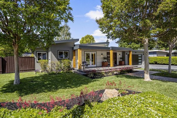 Backyard, Exterior, Facade, Modern