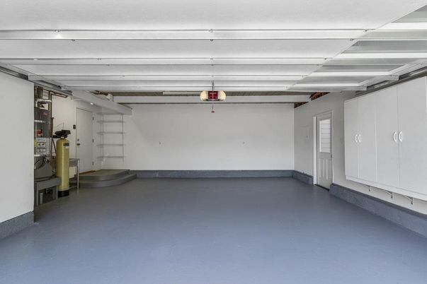 Garage, Interior