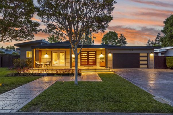 Attached, Exterior, Facade, Ranch