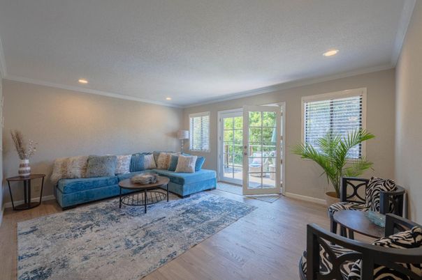 Interior, Living room, Recessed Lighting, Wood Texture Flooring