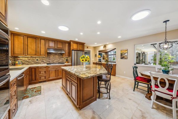 Dining room, Interior, Kitchen, Pendant Lights, Recessed Lighting, Stainless Steel Appliances