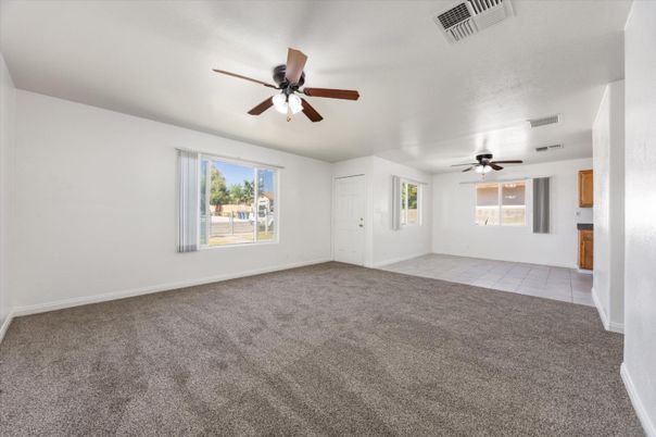 Empty room, Interior