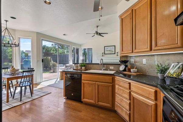 Dining room, Interior, Kitchen, Pendant Lights, Recessed Lighting, Wood Texture Flooring