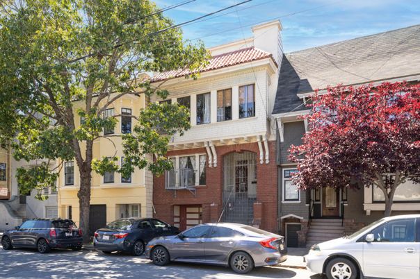 Exterior, Facade, Brick Facade, Rowhouse