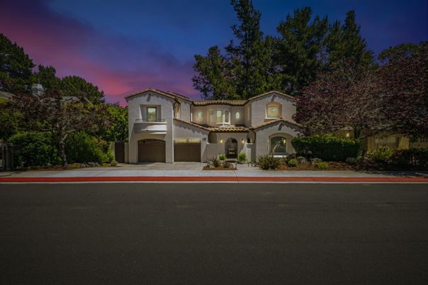 Attached, Exterior, Facade, Mediterranean