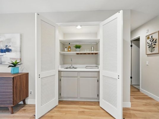 Interior, Utility Closets, Wood Texture Flooring