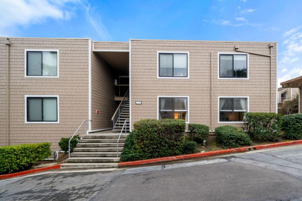 Exterior, Facade, Rowhouse