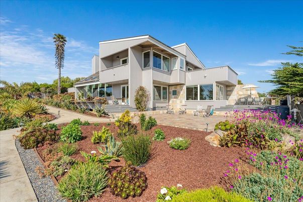 Backyard, Exterior, Facade, Modern
