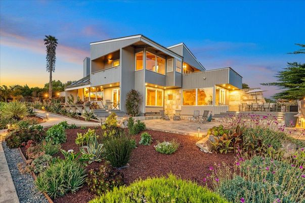 Backyard, Exterior, Facade, Modern