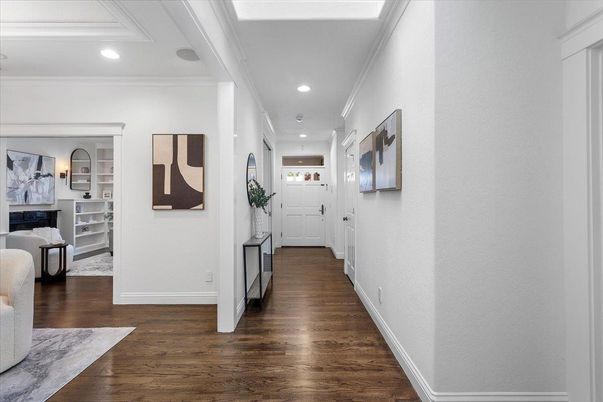 Interior, Recessed Lighting, Wood Texture Flooring