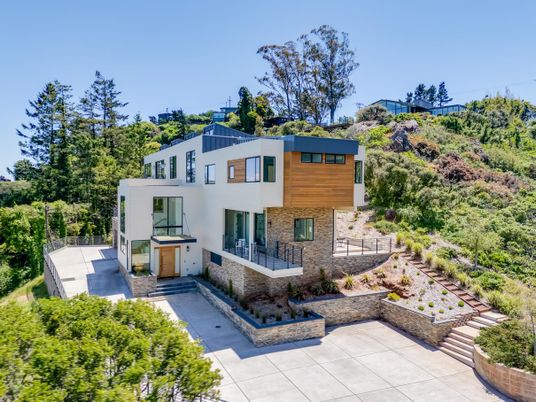 Backyard, Exterior, Facade, Modern