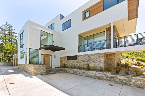 Exterior, Facade, Modern