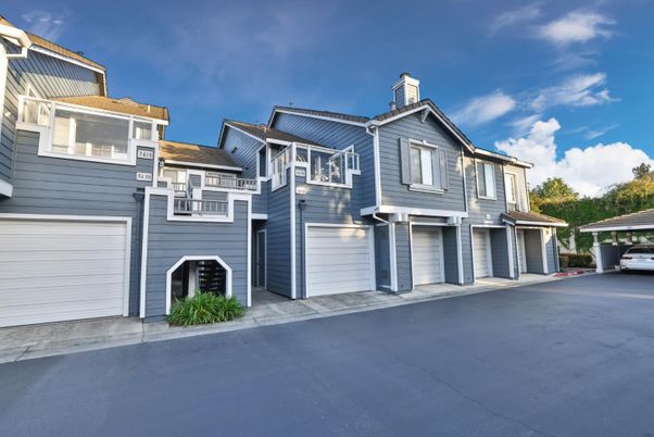 Attached, Exterior, Facade, Rowhouse