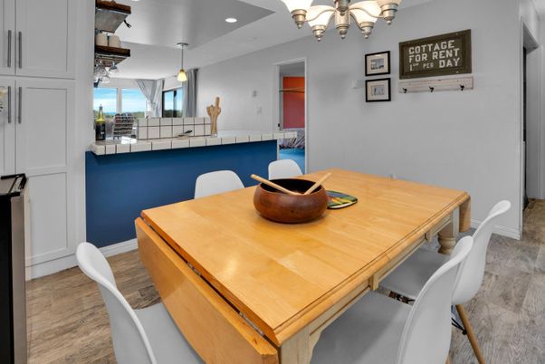 Chandelier, Dining room, Interior, Recessed Lighting, Wood Texture Flooring