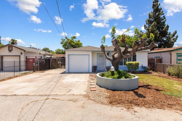 Backyard, Detached Garage, Exterior