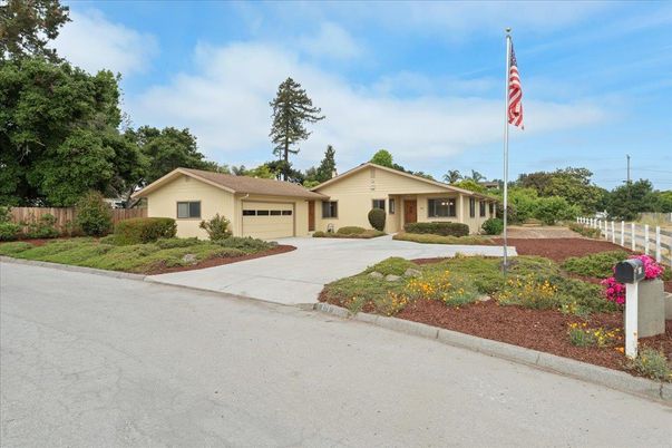 Attached, Exterior, Facade, Ranch