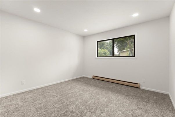 Empty room, Interior, Recessed Lighting