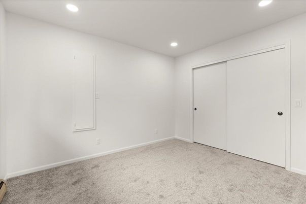Empty room, Interior, Recessed Lighting