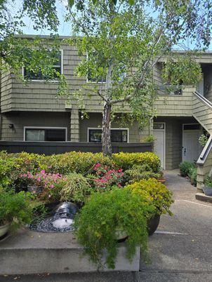 Attached, Exterior, Facade, Rowhouse