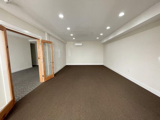 Empty room, Interior, Recessed Lighting