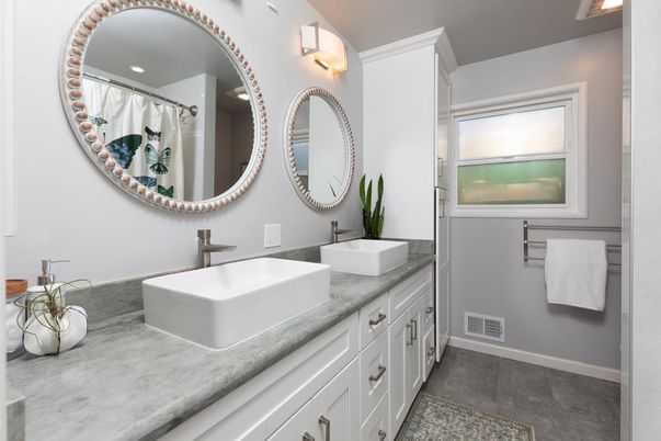 Bathroom, Dual Sink Vanities, Interior, Recessed Lighting