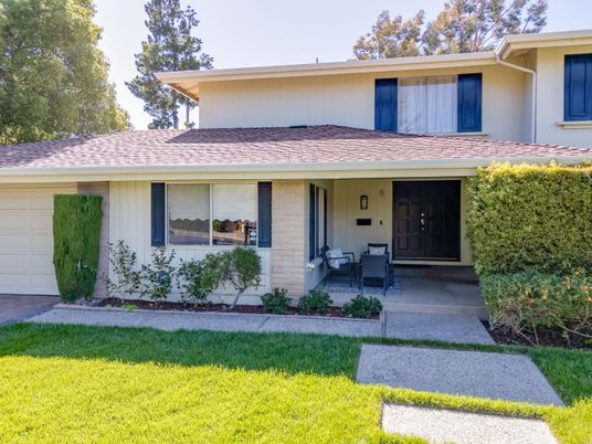 Backyard, Exterior, Facade, Ranch
