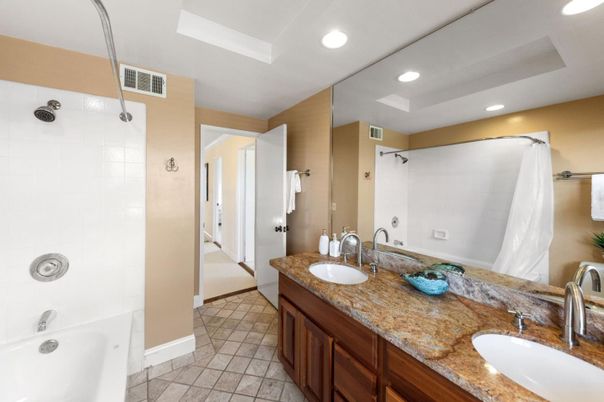 Bathroom, Dual Sink Vanities, Interior, Recessed Lighting
