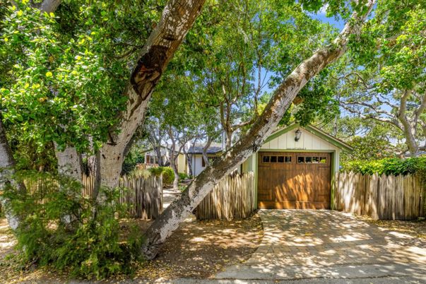 Detached Garage, Exterior